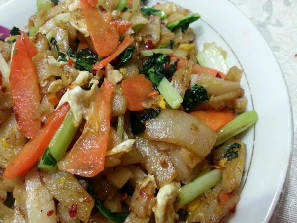 主料 面粉 辅料 鸡蛋,胡萝卜,白菜 步骤      炒面皮的做法 >