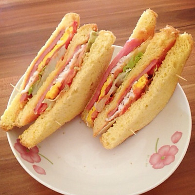 火腿鸡蛋三明治