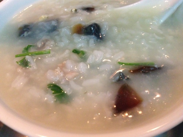 皮蛋瘦肉粥的做法
