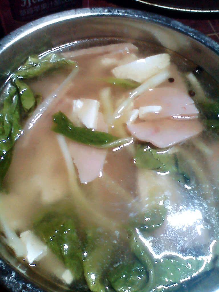 难度:切墩(初级) 时间:10分钟左右 料 豆腐,或许金针菇也行