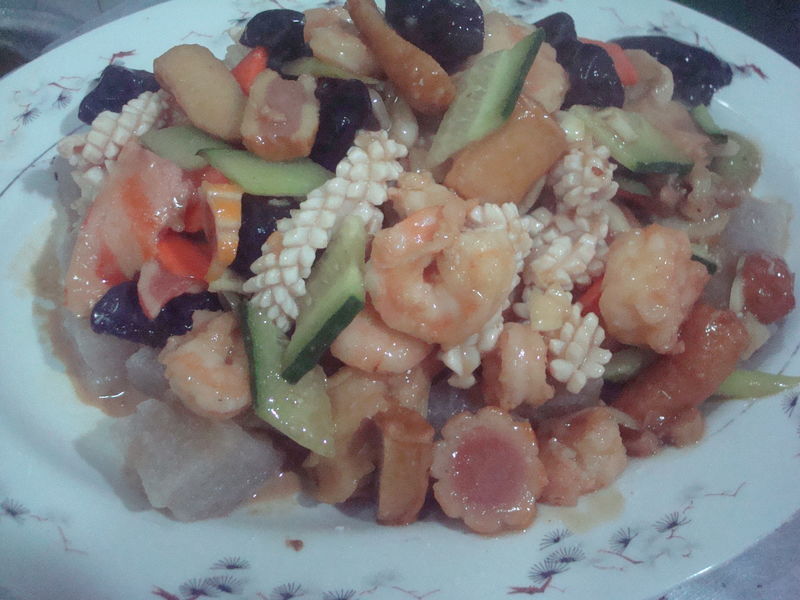 大连特色菜三鲜焖子