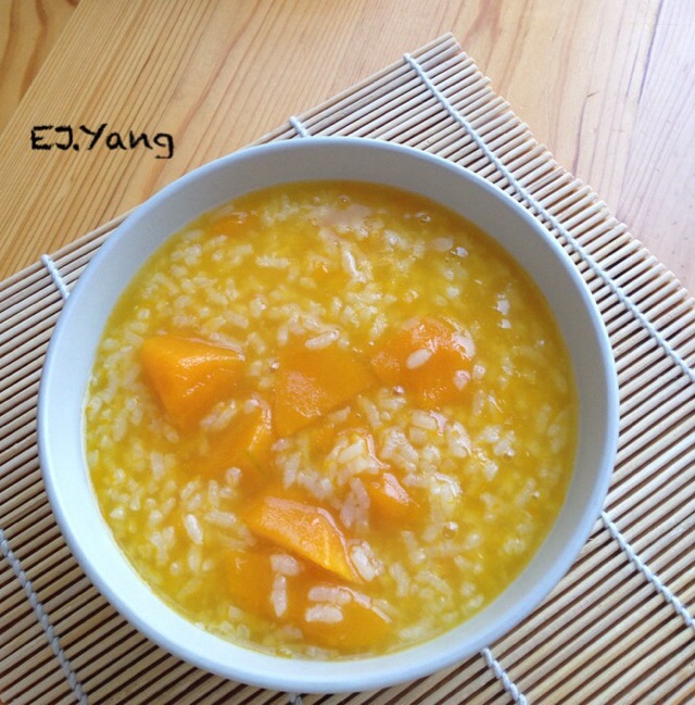对气虚乏力,肋间神经痛等有较好的食疗作用!小火慢熬一锅南瓜大米粥.