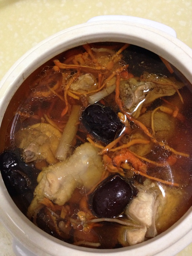 虫草红枣煲鸡汤