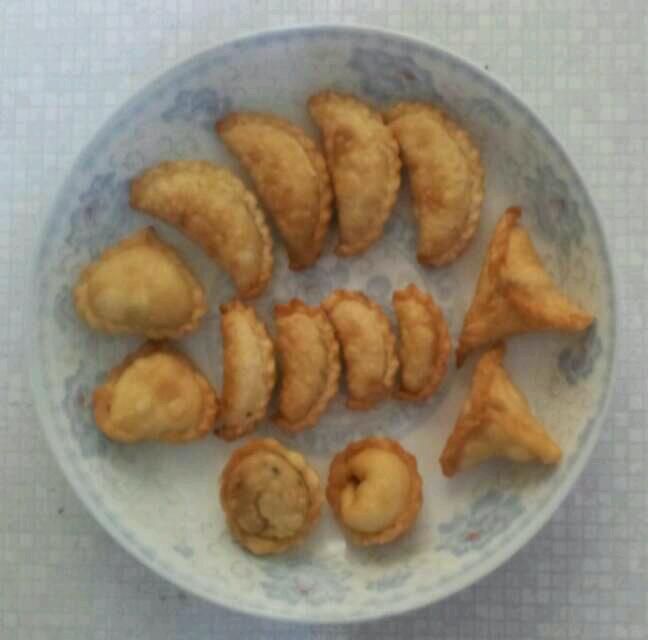 手工油角的做法_【图解】手工油角怎么做好吃_晴天
