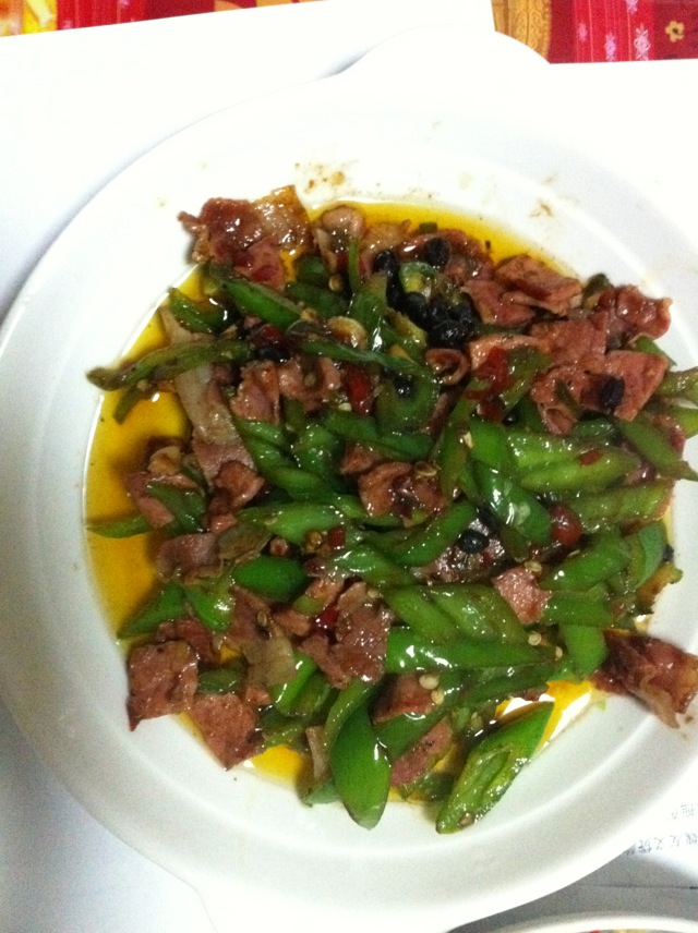 青椒炒腊肉的做法_【图解】青椒炒腊肉怎么做好吃_ヤ