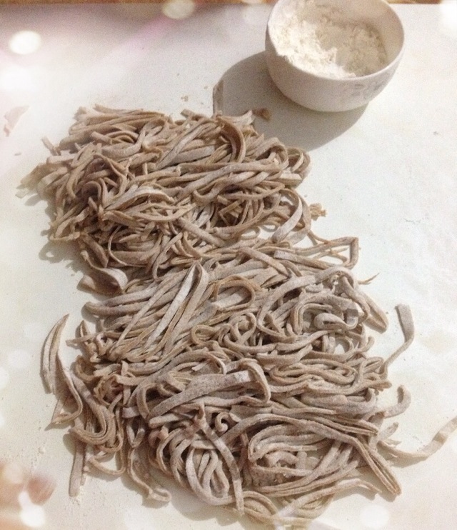 手擀杂粮面条的做法步骤