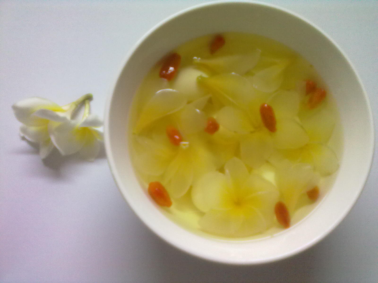 银耳红枣莲子鹌鹑蛋姜汁糖水怎么做_银耳红枣莲子鹌鹑蛋姜汁糖水的做法_豆果美食