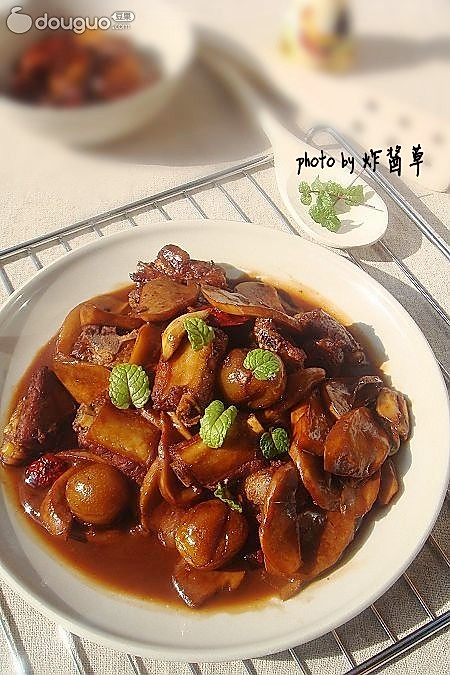 杏鲍菇红烧萝卜乌鸡排骨排骨汤图片