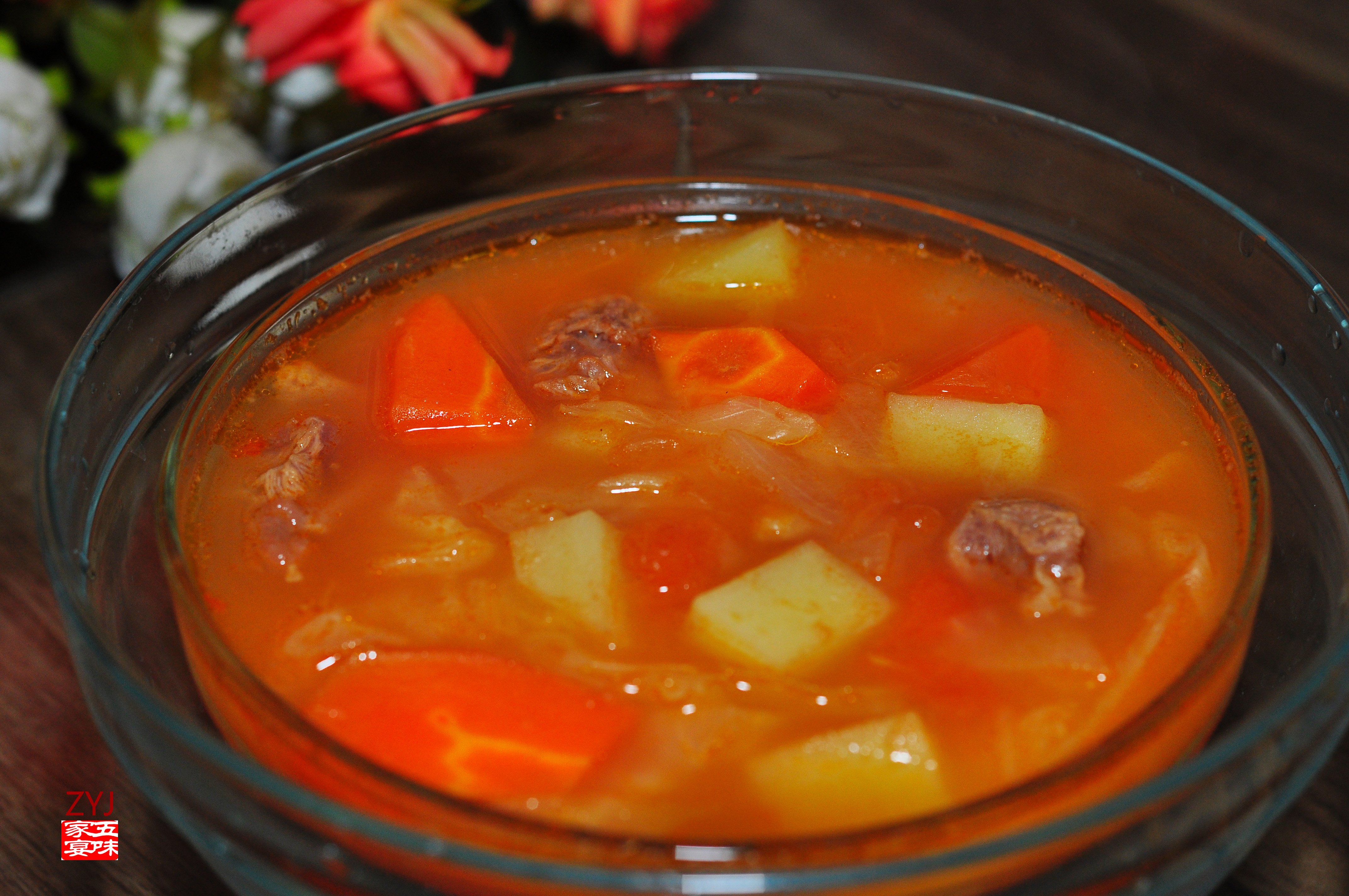 冷的年轻甜菜根汤 传统乌克兰俄国擦亮剂拉脱维亚甜菜汤 冷的罗宋汤 库存图片 - 图片 包括有 食物, 饮食: 150347279