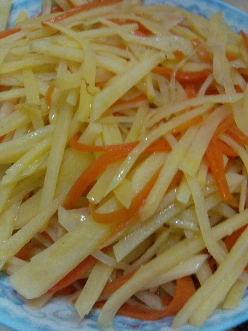 胡萝卜炒土豆丝