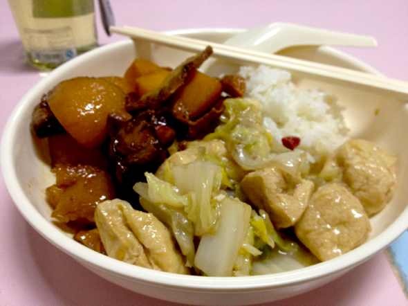 土豆鸡块,白菜豆泡,米饭