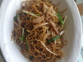 鱿鱼须炒面