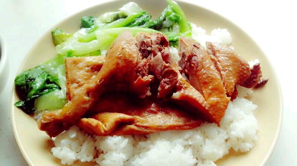 卤鸭腿饭
