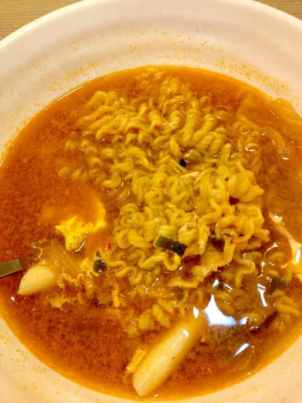 味道就像韩国辛拉面一样的