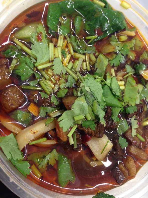 肉丁卤刀削面