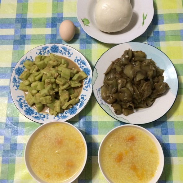嵭