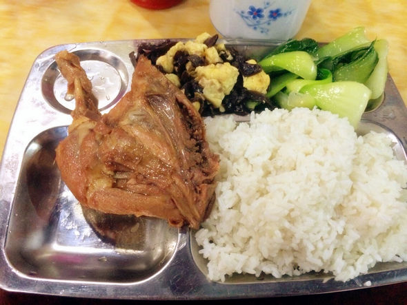 他的晚餐~酱香鸭腿饭