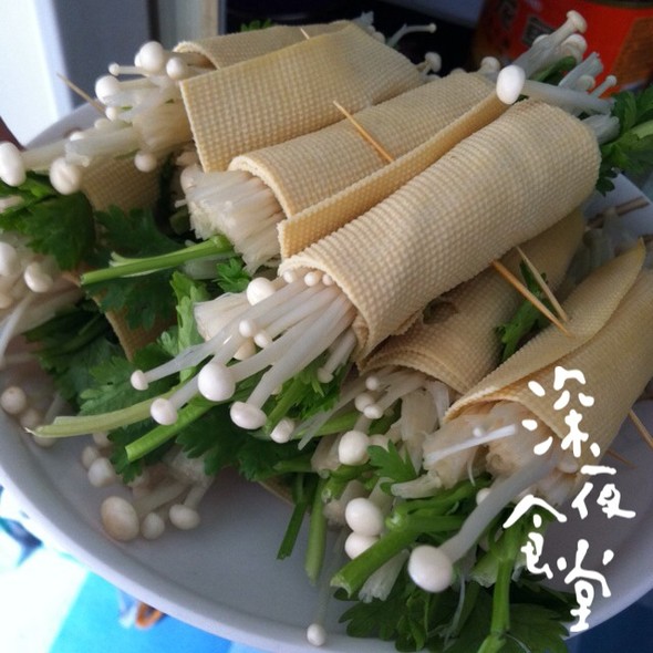 金针菇香菜卷