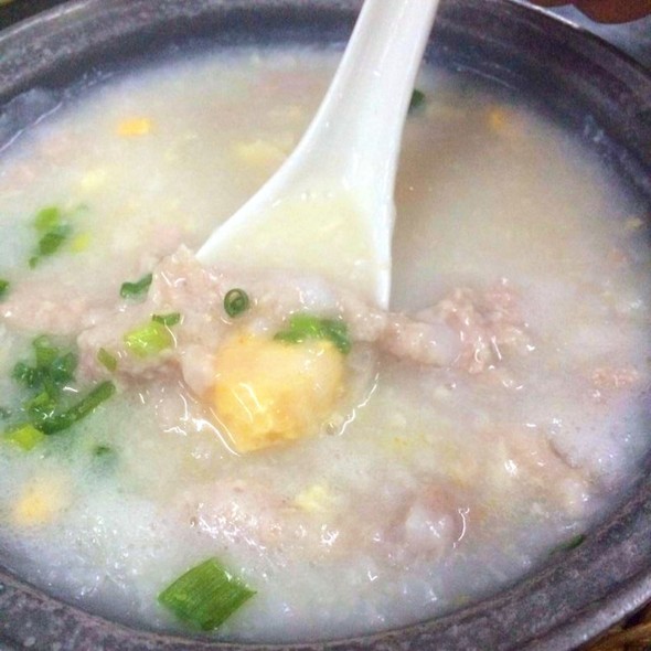 他的晚餐～咸蛋瘦肉粥
