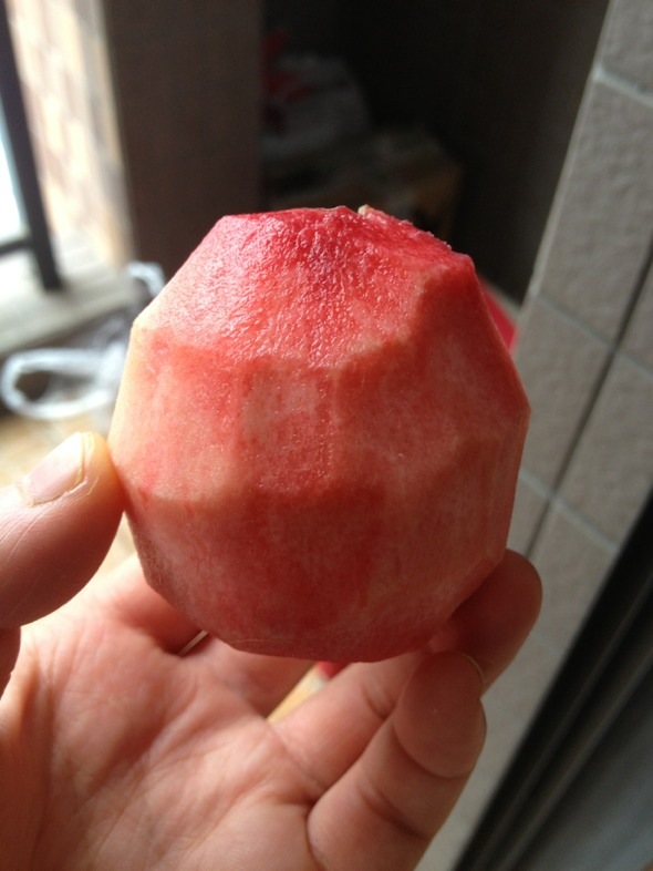 血红血红的桃子