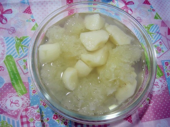 冰糖马蹄银耳