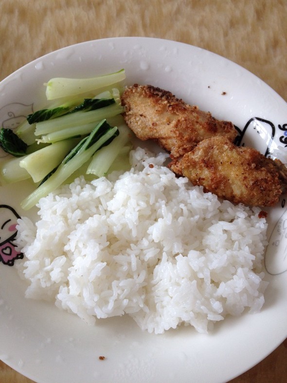 女儿的午饭~~炸鸡翅饭