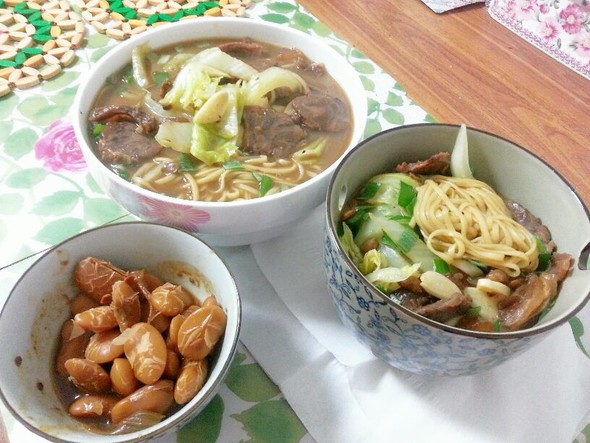两个人的晚餐:牛肉面 吊汤芸.
