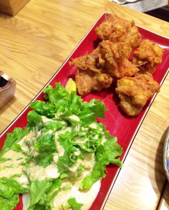 日式炸鸡块配千岛酱生菜沙拉