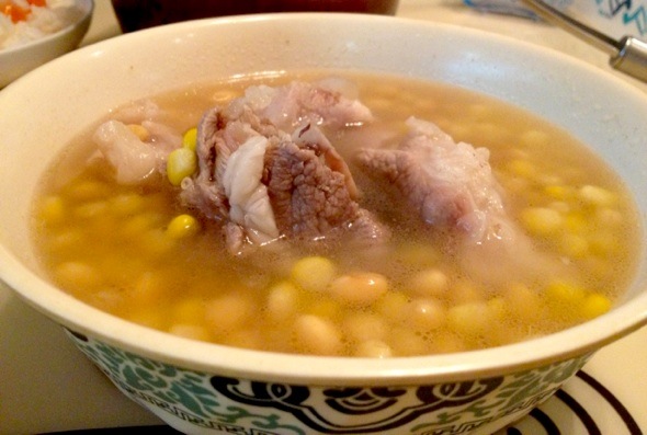 黄豆玉米猪骨汤