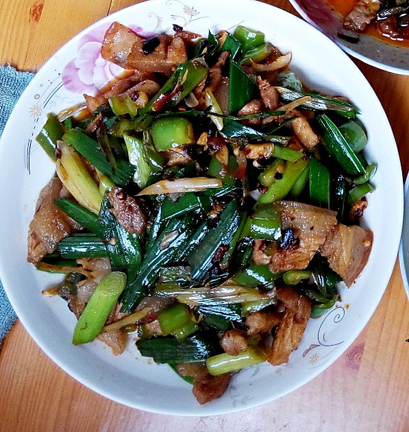 蒜苗炒回锅肉